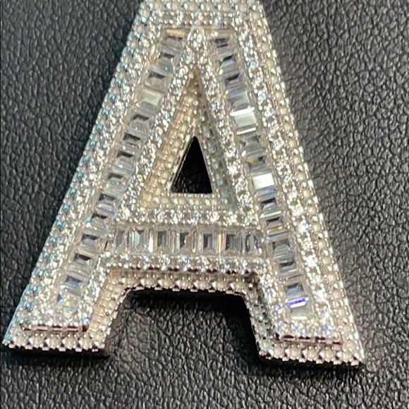 Silver initial pendant - Picture 4 of 8